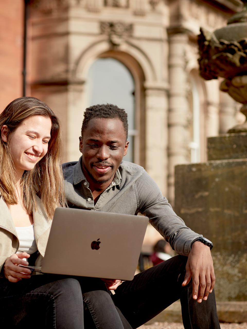 Students outside Keele Hall 